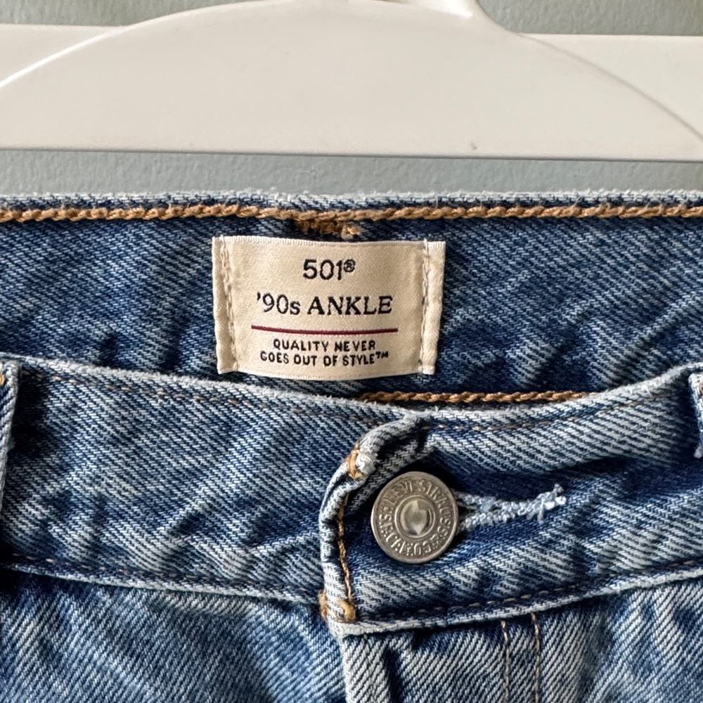 Levi's 501 '90s Ankle Jeans in Classic Blue